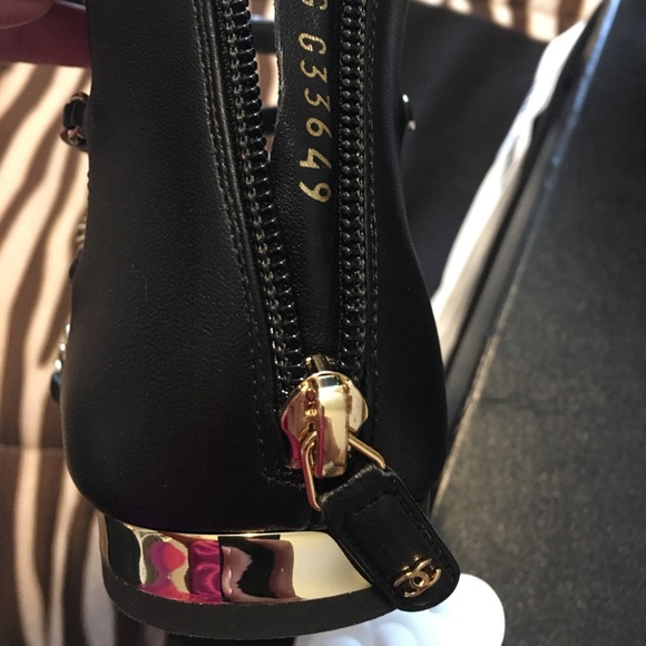 CHANEL luxury women’s gold embroidered shoes 37.5 - Picture 7 of 9